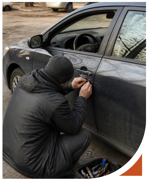 Профессиональное вскрытие автомобиля Тойота без повреждений в Тихвине